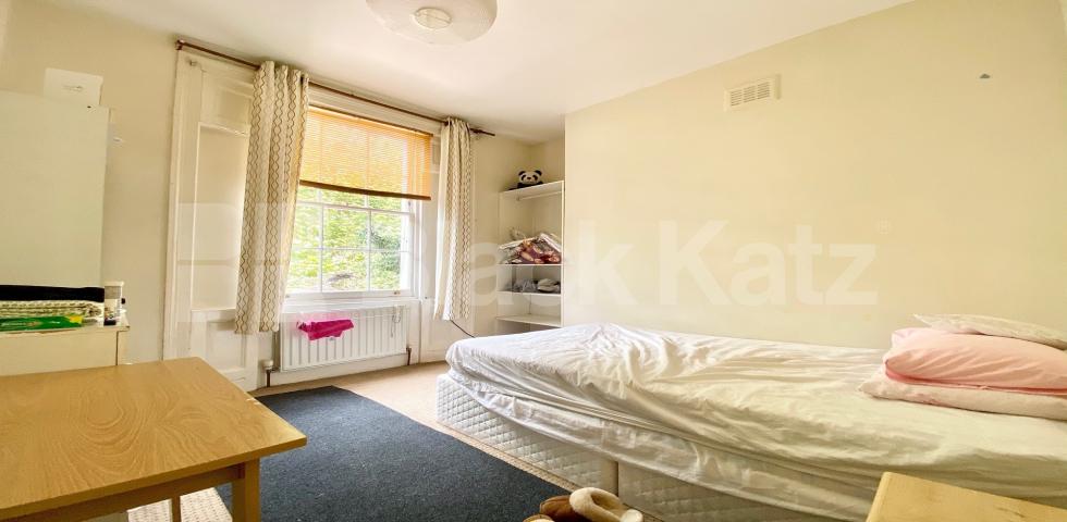 			VIRTUAL TOUR AVAILABLE!, 3 Bedroom, 1 bath, 1 reception Apartment			 Remington Street, ANGEL 